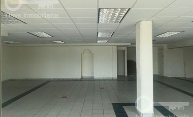 Local comercial en  renta ubicado en Av. Universidad, Esq, Av. Las Palmas, Col. Rancho Alegre, Coatzacoalcos, Veracruz.