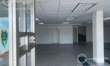 Local comercial en  renta ubicado en Av. Universidad, Esq, Av. Las Palmas, Col. Rancho Alegre, Coatzacoalcos, Veracruz.