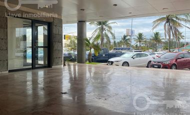 Local comercial en  renta ubicado en Av. Universidad, Esq, Av. Las Palmas, Col. Rancho Alegre, Coatzacoalcos, Veracruz.