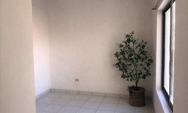 CASA EN RENTA PARA OFICINAS EN QUINTAS DEL SOL