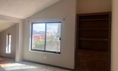CASA EN RENTA PARA OFICINAS EN QUINTAS DEL SOL