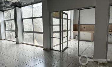 Renta de Oficina en Primer Nivel con 159 m2 en calle Fco. I. Madero, Col. María de la Piedad, Coatzacoalcos, Ver.