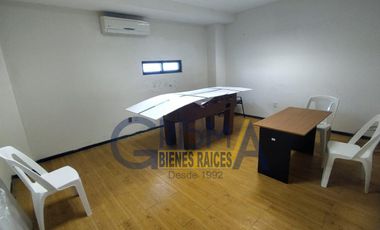 OFICINA EN RENTA EN EL CENTRO DE LA CIUDAD CON 6 PRIVADOS Y 250 M² DE ESPACIO