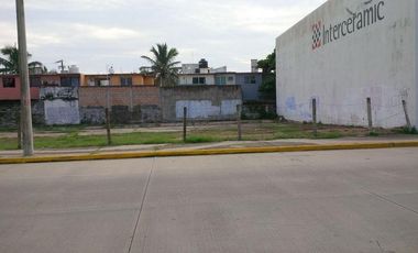 Terreno en Renta de 1,563 m2  o por lotes (3 Lotes) en Av. Abraham Zabludovsky, Col. Pensiones, Coatzacoalcos, Veracruz.
