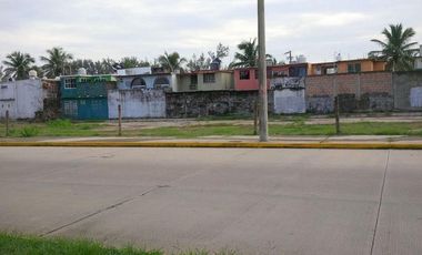 Terreno en Renta de 1,563 m2  o por lotes (3 Lotes) en Av. Abraham Zabludovsky, Col. Pensiones, Coatzacoalcos, Veracruz.