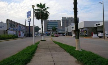 Terreno en Renta de 1,563 m2  o por lotes (3 Lotes) en Av. Abraham Zabludovsky, Col. Pensiones, Coatzacoalcos, Veracruz.
