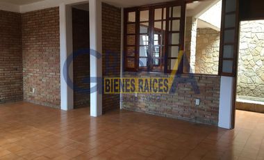 CASA PARA OFICINAS EN RENTA O VENTA CON VISTA AL RÍO SOBRE BOULEVARD