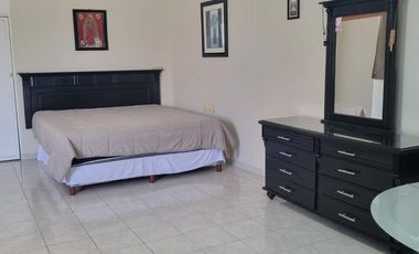 Renta de Casa Amueblada con 3 habitaciones en Calle Francisco López Lara