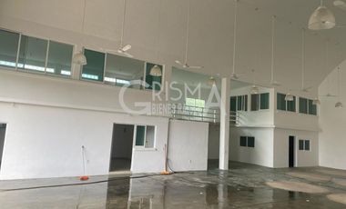 AMPLIA BODEGA EN EXCELENTE UBICACIÓN EN VENTA O RENTA EN TUXPAN, VER