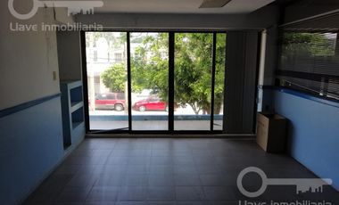 Primer Nivel de Edificio comercial en Renta, Colonia Centro.