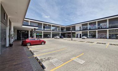 VENTA | RENTA Local Comercial, Servicios u Oficina  de 114.12 m2 con acabados