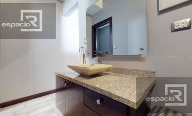 CASA EN VENTA EN CANTERAS CON CUARTO DE SERVICIO