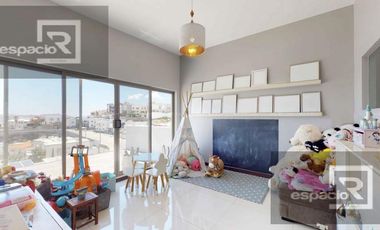 CASA EN VENTA EN CANTERAS CON CUARTO DE SERVICIO