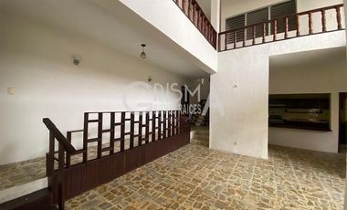 AMPLIA CASA EN VENTA EN COL. JARDINES