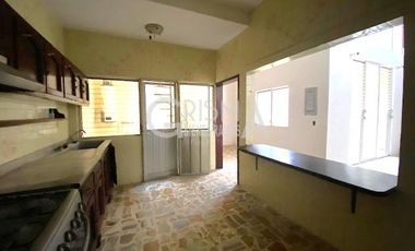 AMPLIA CASA EN VENTA EN COL. JARDINES