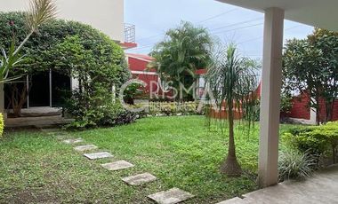 AMPLIA CASA EN VENTA EN COL. JARDINES