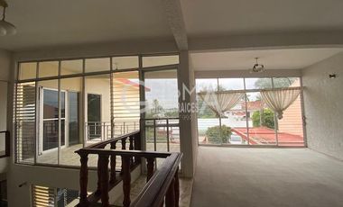 AMPLIA CASA EN VENTA EN COL. JARDINES