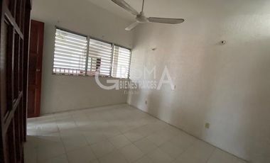 AMPLIA CASA EN VENTA EN COL. JARDINES