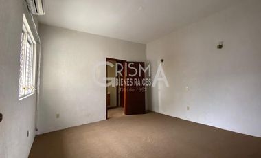 AMPLIA CASA EN VENTA EN COL. JARDINES