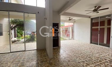 AMPLIA CASA EN VENTA EN COL. JARDINES