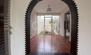 AMPLIA CASA EN VENTA EN COL. JARDINES