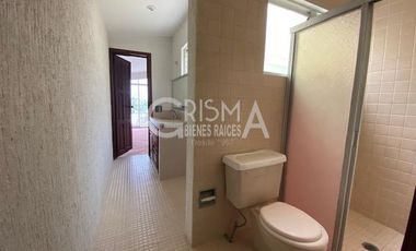 AMPLIA CASA EN VENTA EN COL. JARDINES