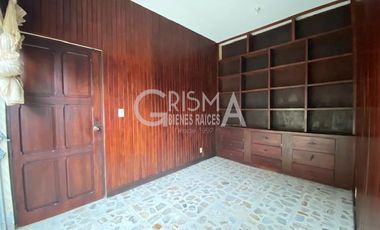 AMPLIA CASA EN VENTA EN COL. JARDINES