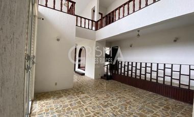 AMPLIA CASA EN VENTA EN COL. JARDINES
