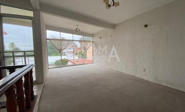 AMPLIA CASA EN VENTA EN COL. JARDINES