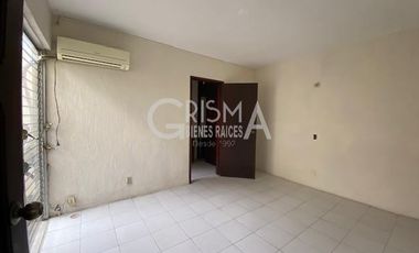 AMPLIA CASA EN VENTA EN COL. JARDINES