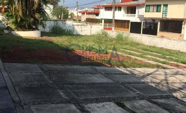 AMPLIA CASA EN VENTA EN FRACCIONAMIENTO JARDINES