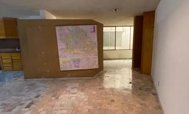 VENTA Oficina en Los Paraísos.