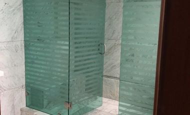 Casa en Venta en Lomas de Tecamachalco con pluma de seguridad