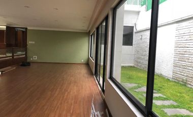 Casa en Venta en Lomas de Tecamachalco con pluma de seguridad