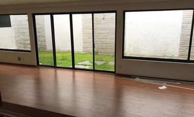 Casa en Venta en Lomas de Tecamachalco con pluma de seguridad