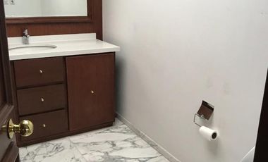 Casa en Venta en Lomas de Tecamachalco con pluma de seguridad