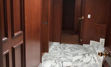 Casa en Venta en Lomas de Tecamachalco con pluma de seguridad