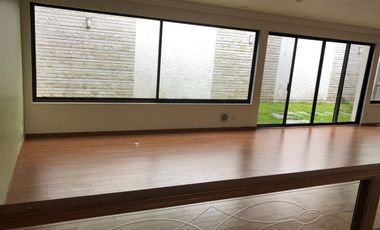 Casa en Venta en Lomas de Tecamachalco con pluma de seguridad