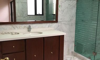 Casa en Venta en Lomas de Tecamachalco con pluma de seguridad