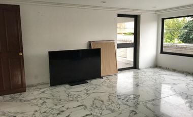 Casa en Venta en Lomas de Tecamachalco con pluma de seguridad