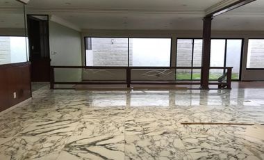 Casa en Venta en Lomas de Tecamachalco con pluma de seguridad