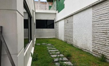 Casa en Venta en Lomas de Tecamachalco con pluma de seguridad
