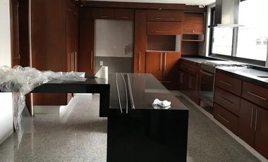 Casa en Venta en Lomas de Tecamachalco con pluma de seguridad