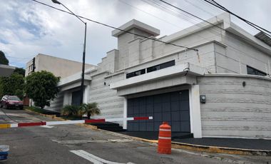 Casa en Venta en Lomas de Tecamachalco con pluma de seguridad