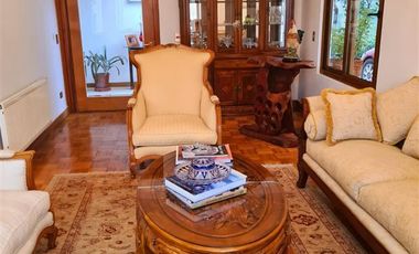 Casa en Venta en Eliecer Parada/ Chile España.