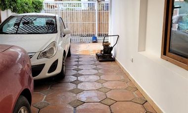Casa en Venta en Eliecer Parada/ Chile España.