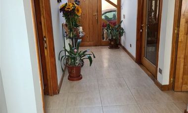 Casa en Venta en Eliecer Parada/ Chile España.