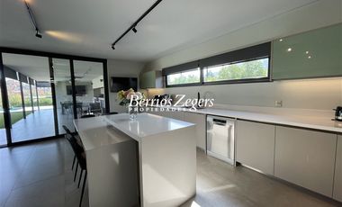 Casa en Venta en Valle Escondido / La Isla