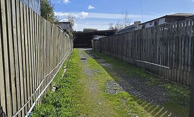 SE VENDE CASA Y AMPLIO TERRENO