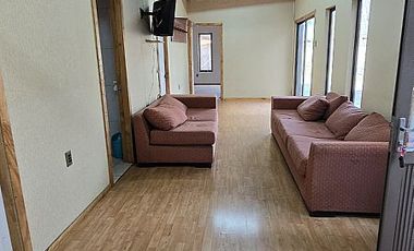 SE VENDE CASA Y AMPLIO TERRENO